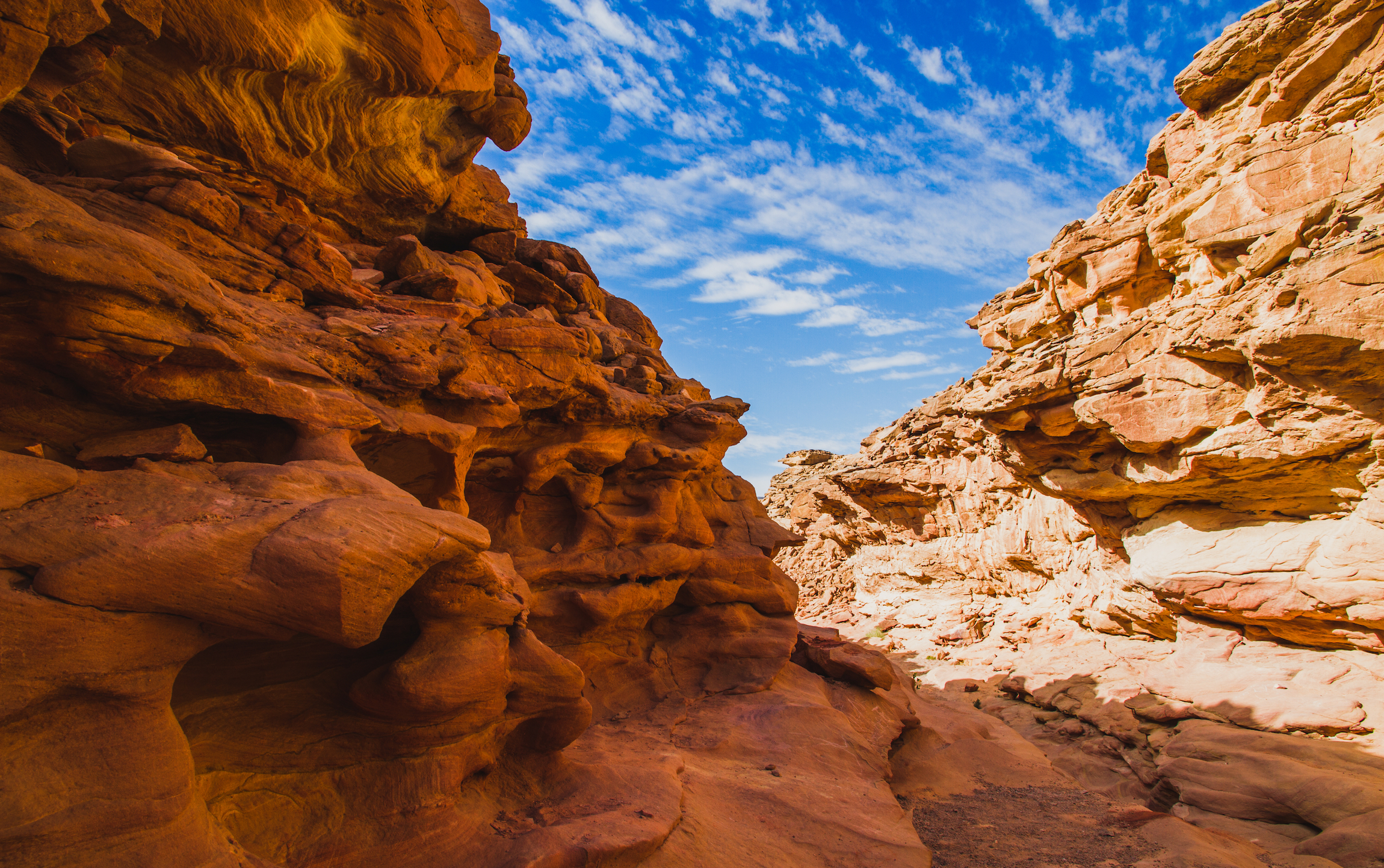 Kolorowy Kanion na pustyni Sinai, Egipt, zima