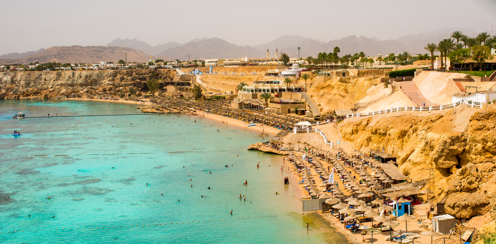 Panorama plaży Ras Um Sid w Sharm el Sheikh, licencja: shutterstock/By Serhii Yushkov