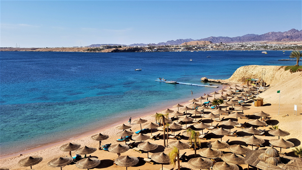 Plaża niedaleko zatoki Naama, Sharm el Sheikh, Egipt, licencja: shutterstock/By 